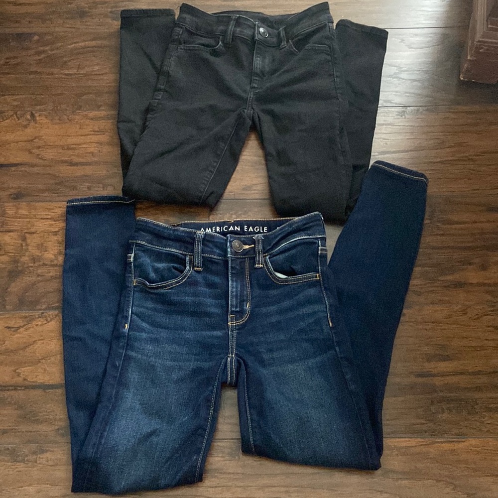 2 PAIRS OF AMERICAN EAGLE JEANS